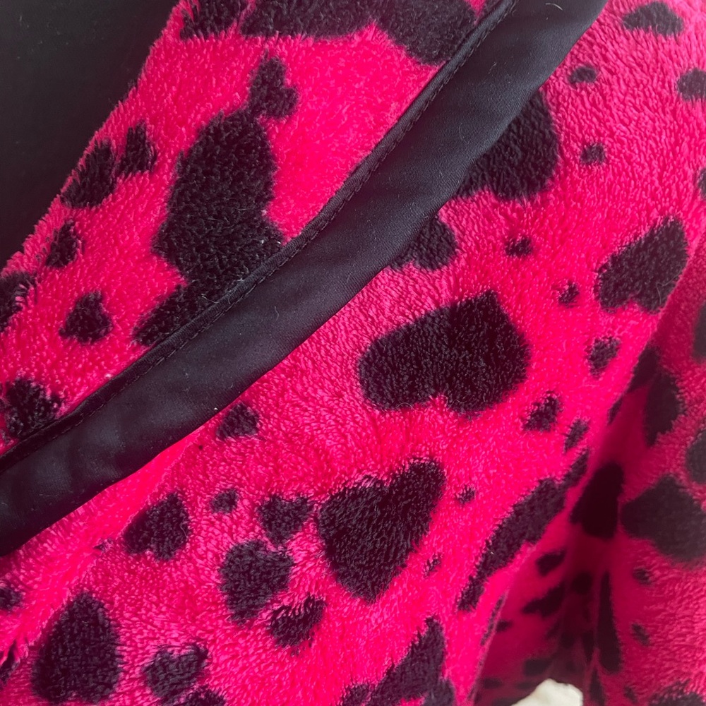 La SENZA Hot Pink and Black Harts Print Robe - Picture 2 of 10